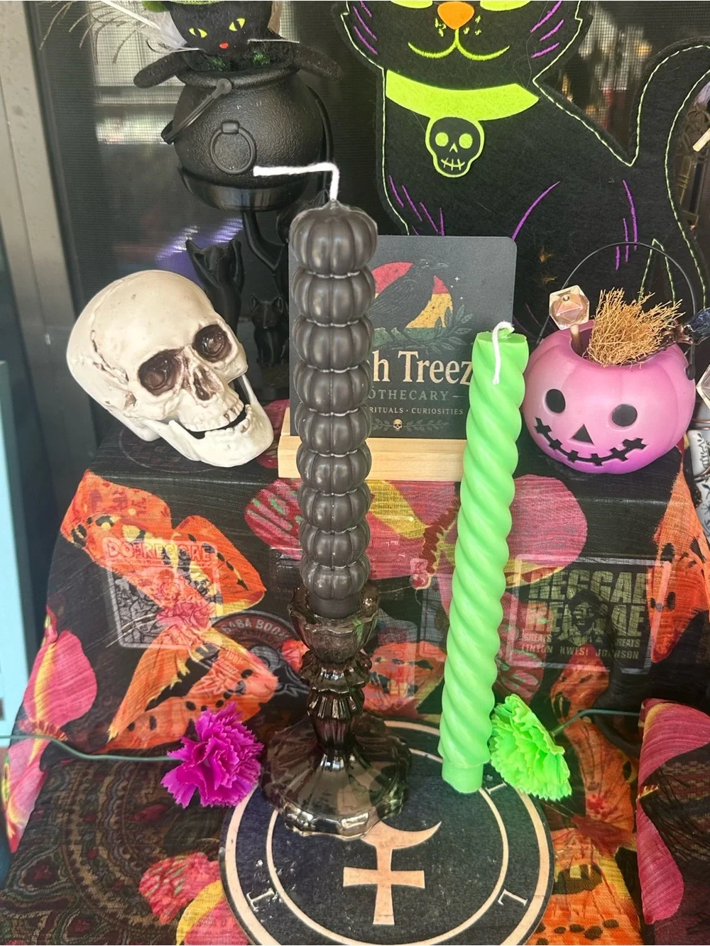Set of 2 Handmade Halloween Candles – Green Twist & Black Pumpkin Stack